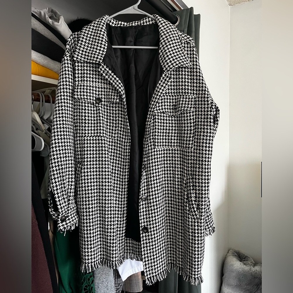 Black and white houndstooth jacket with fringe detailing SIZE M